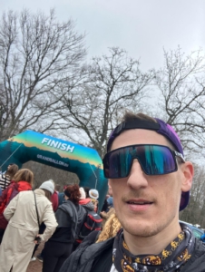 Mathias im Ziel in Frankreich